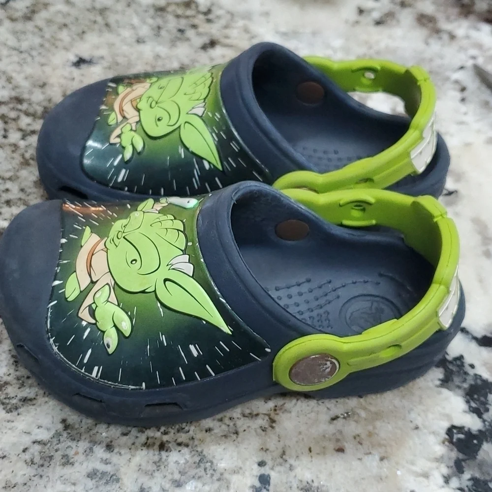Crocs Star Wars Yoda size 6 To 7C shoes